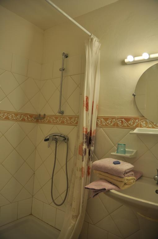 Le Petit Labouret Hotel Revest-du-Bion Buitenkant foto