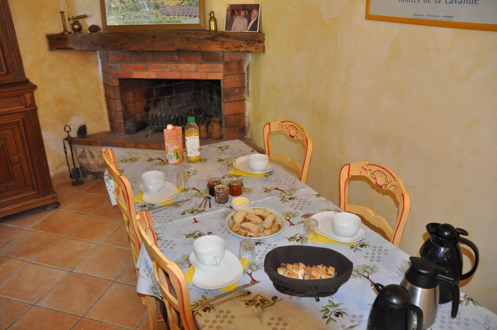 Le Petit Labouret Hotel Revest-du-Bion Buitenkant foto