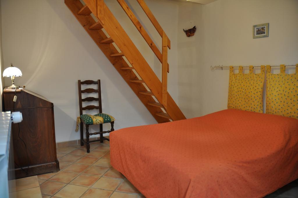 Le Petit Labouret Hotel Revest-du-Bion Buitenkant foto
